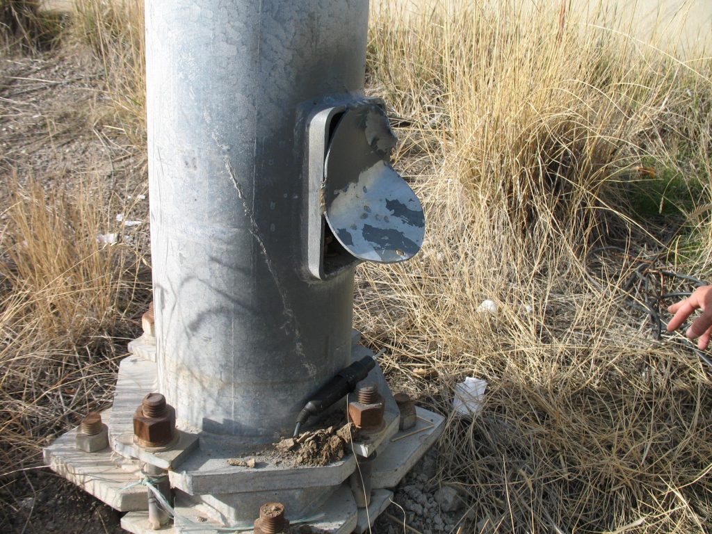 Will copper wire stakes kill plants? I have been making these copper wire  stakes this afternoon and it dawned on me that copper wires may leach  metal? Anyone knows whether they are